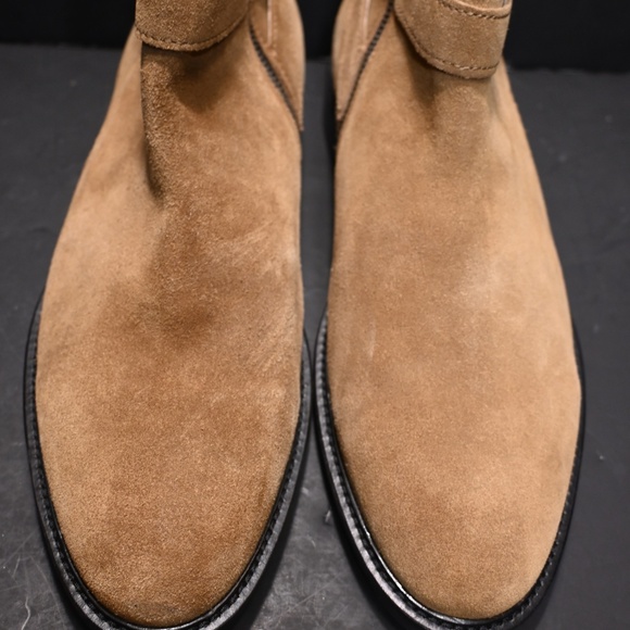 Men’s suede boots